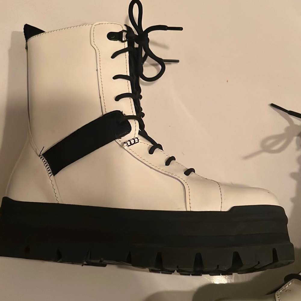 UGG SHEENA BOOTS